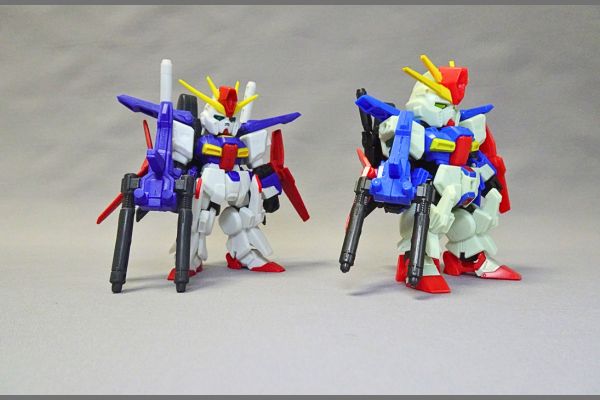 食玩モビリティジョイントガンダム10、ZZガンダムとモビルスーツアンサンブルのZZガンダム比較