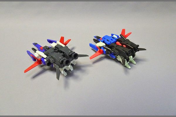 食玩モビリティジョイントガンダム10、ZZガンダムとモビルスーツアンサンブルのZZガンダム比較