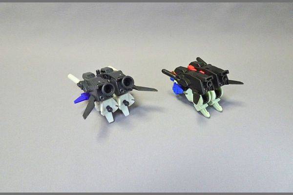 食玩モビリティジョイントガンダム10、ZZガンダムとモビルスーツアンサンブルのZZガンダム比較