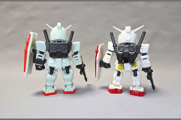 モビリティジョイントガンダム11のガンダムとモビリティジョイント１のガンダムとの比較