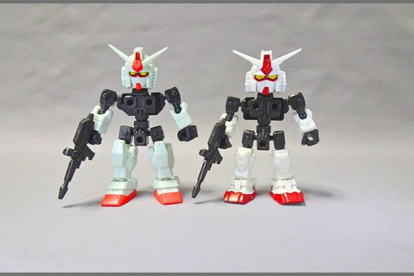 モビリティジョイントガンダム11のガンダムとモビリティジョイント１のガンダムとの比較