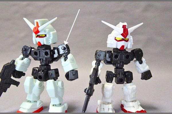 モビリティジョイントガンダム11のガンダムとモビリティジョイント１のガンダムとの比較