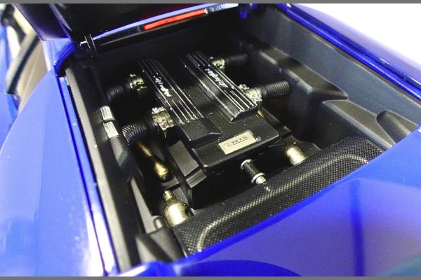 フジミ模型1/24ランボルギーニムルシエラゴ完成品「エンジンルーム」