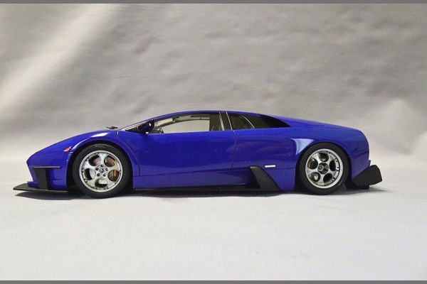 フジミ模型1/24ランボルギーニムルシエラゴ完成品