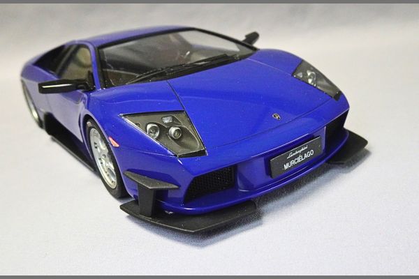 フジミ模型1/24ランボルギーニムルシエラゴ完成品