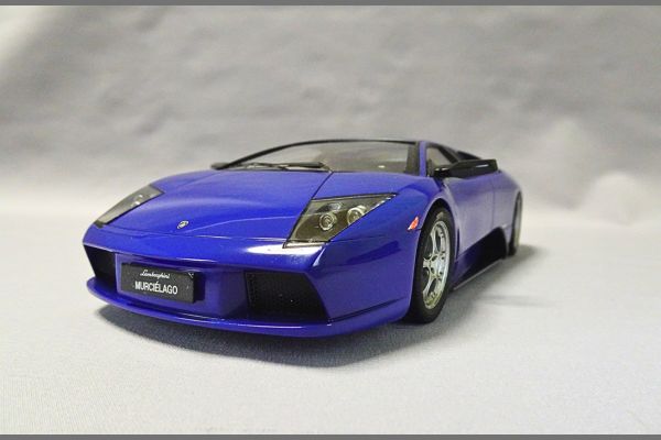 フジミ模型1/24ランボルギーニムルシエラゴ完成品