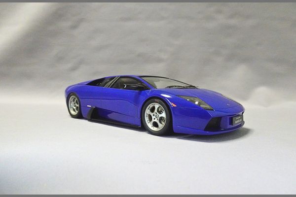 フジミ模型1/24ランボルギーニムルシエラゴ完成品