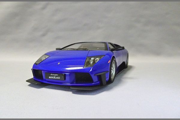 フジミ模型1/24ランボルギーニムルシエラゴ完成品