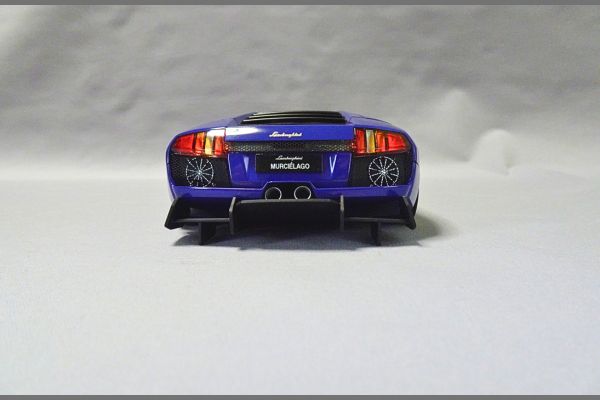 フジミ模型1/24ランボルギーニムルシエラゴ完成品