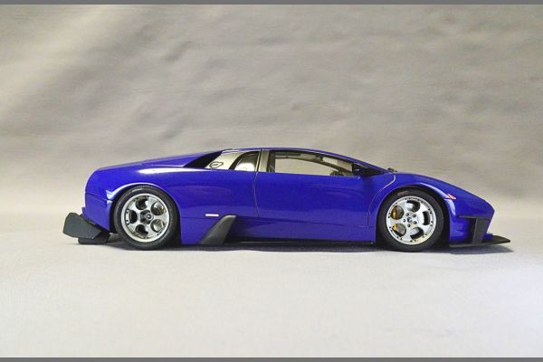 フジミ模型1/24ランボルギーニムルシエラゴ完成品