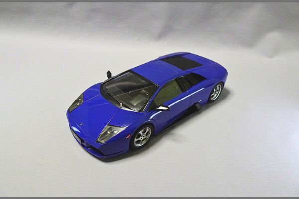 フジミ模型1/24ランボルギーニムルシエラゴ完成品
