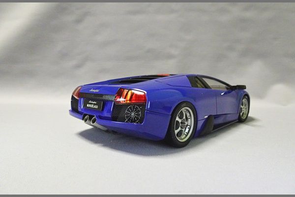 フジミ模型1/24ランボルギーニムルシエラゴ完成品