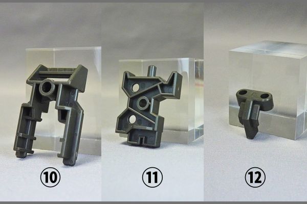 1/144HG:リライジングガンダムのプラモデル。合体のやり方に使う接続パーツ