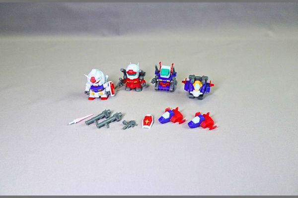 食玩の機動戦士ガンダムV作戦ビスケット付属のプラモデル5種類完成品