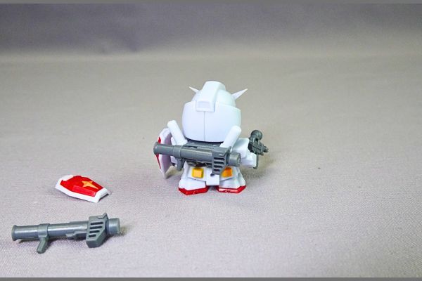 食玩の機動戦士ガンダムV作戦ビスケット付属のプラモデル「ガンダム」完成品の武器変更