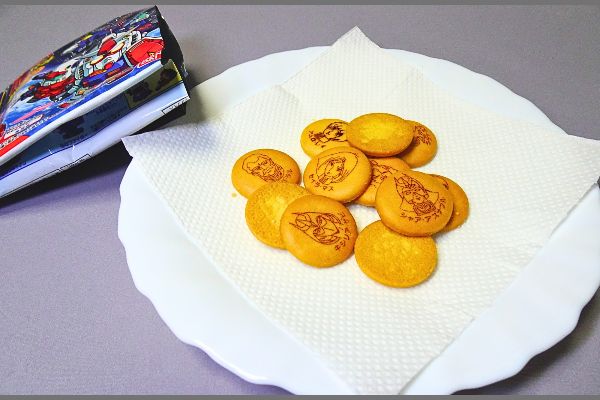 食玩「機動戦士ガンダムV作戦ビスケット」に入っているバター味のビスケット