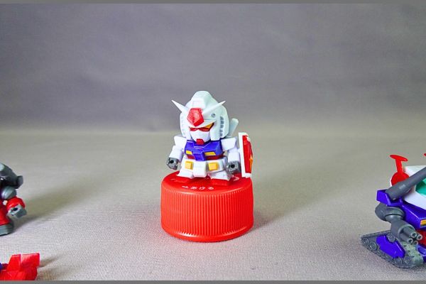 食玩の機動戦士ガンダムV作戦ビスケット付属のプラモデル「ガンダム」完成品大きさ