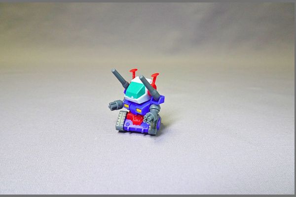 食玩の機動戦士ガンダムV作戦ビスケット付属のプラモデル「ガンタンク」完成品