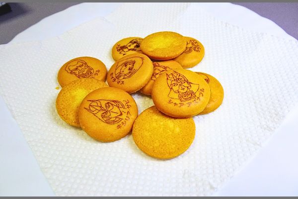 食玩「機動戦士ガンダムV作戦ビスケット」に入っているバター味のビスケット